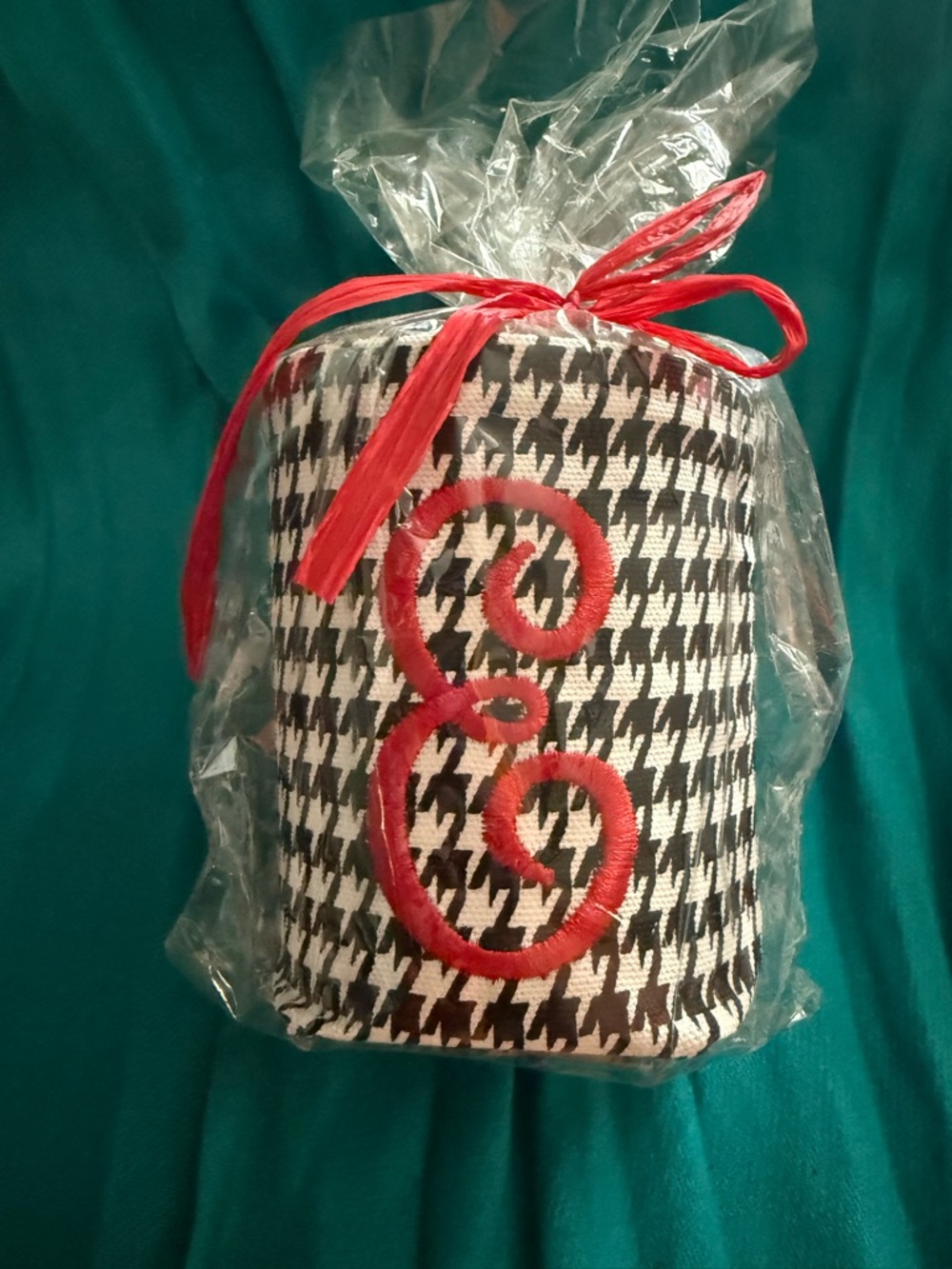 Monogrammed Black & White Houndstooth Koozie with Red “E”